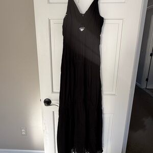 Elegant Black V-Neck Maxi Dress